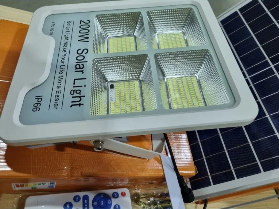 solárna led lampa vÖgler gmbh 200w | neutrálna biela | smd diódy | sumrakový senzor solárna led lampa vÖgler gmbh 200w | neutrálna biela | smd diódy | sumrakový senzor