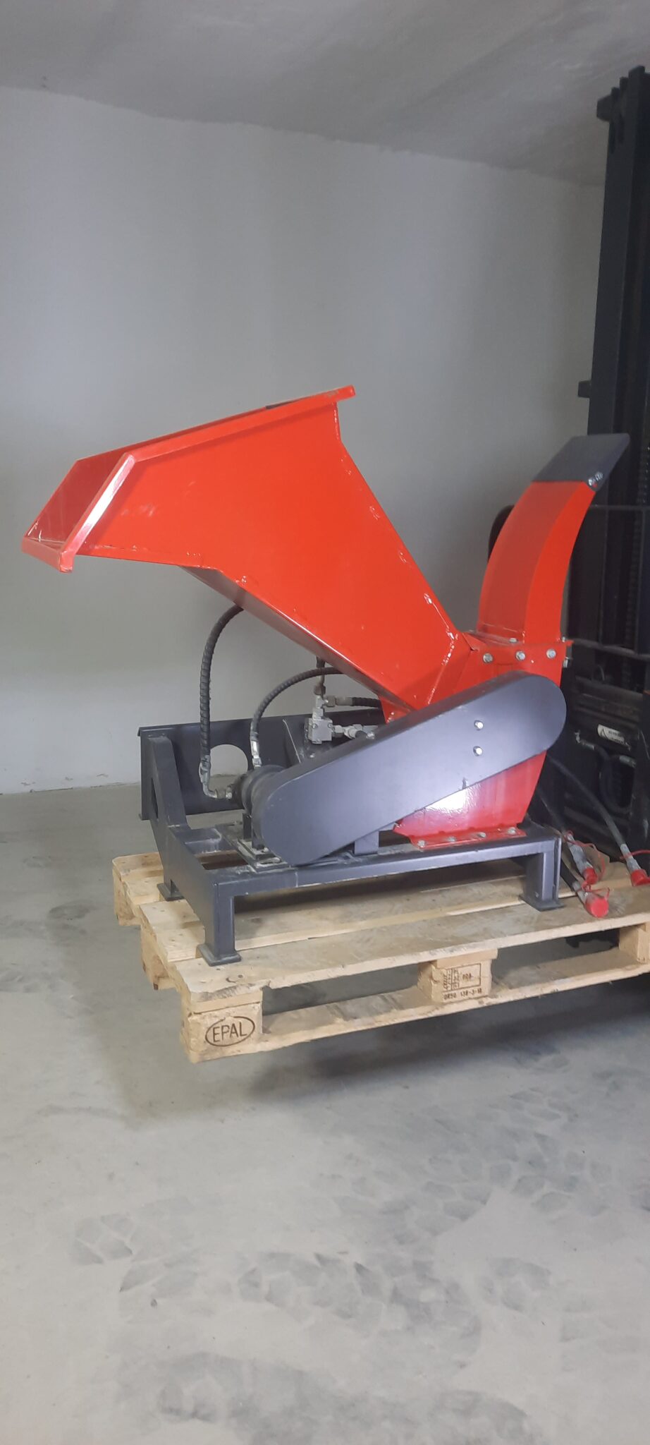 hydraulická štiepkovačka pre mini nakladač – profesionálny drvič konárov hydraulická štiepkovačka pre mini nakladač – profesionálny drvič konárov