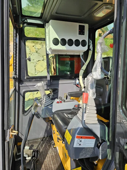 minibager krÜger ex25 (2,5t): motor yanmar + kabína s klimatizÁciou. japonská spoľahlivosť. minibager krÜger ex25 (2,5t): motor yanmar + kabína s klimatizÁciou. japonská spoľahlivosť.