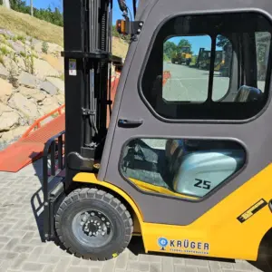 2,5 t vysokozdvižný vozík krÜger® pc 25, trojitý stožiar 4,5 m alebo 5,5 m, naftový