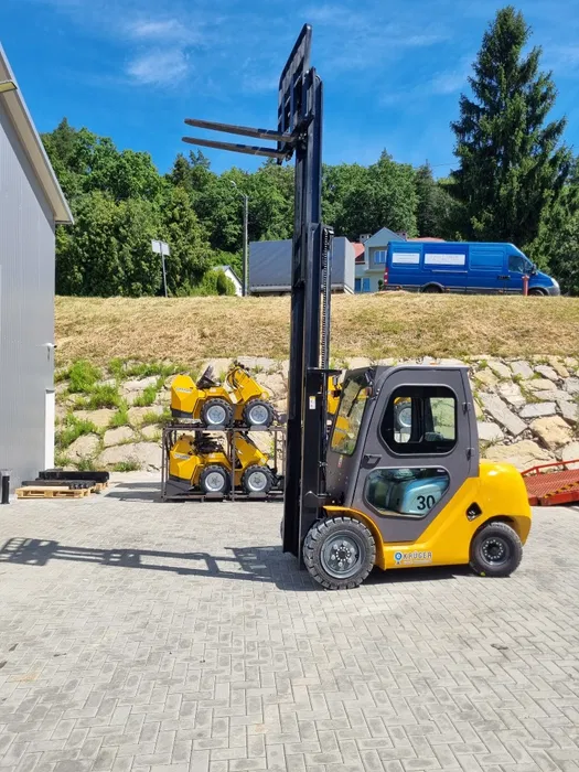 vysokozdvižný vozík krÜger® pc 30 s nosnosťou 3 tony, trojitý stožiar 4,5 m alebo 5,5 m, naftový vysokozdvižný vozík krÜger® pc 30 s nosnosťou 3 tony, trojitý stožiar 4,5 m alebo 5,5 m, naftový