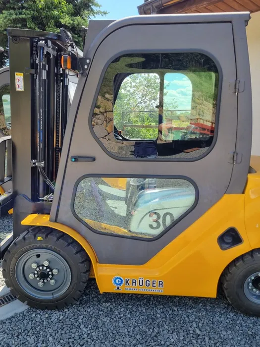 vysokozdvižný vozík krÜger® pc 30 s nosnosťou 3 tony, trojitý stožiar 4,5 m alebo 5,5 m, naftový vysokozdvižný vozík krÜger® pc 30 s nosnosťou 3 tony, trojitý stožiar 4,5 m alebo 5,5 m, naftový