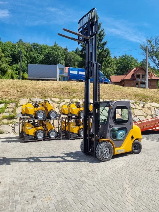 vysokozdvižný vozík krÜger® pc 30 s nosnosťou 3 tony, trojitý stožiar 4,5 m alebo 5,5 m, naftový vysokozdvižný vozík krÜger® pc 30 s nosnosťou 3 tony, trojitý stožiar 4,5 m alebo 5,5 m, naftový