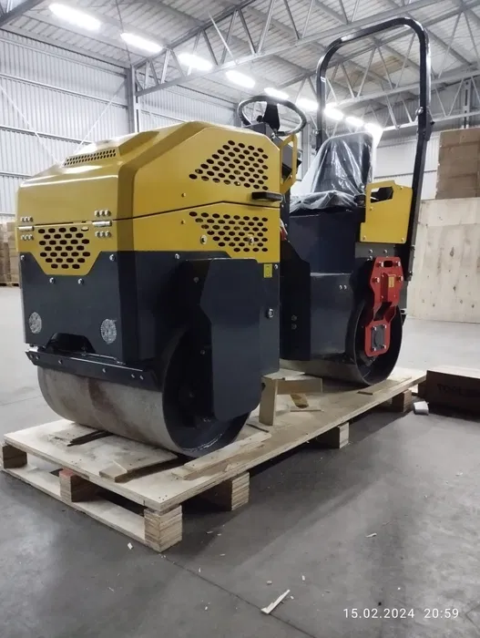 cestný valec 1 tona briggs & stratton usa originál cestný valec 1 tona briggs & stratton usa originál