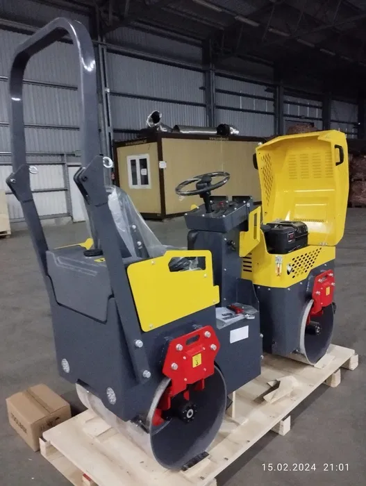 cestný valec 1 tona briggs & stratton usa originál cestný valec 1 tona briggs & stratton usa originál