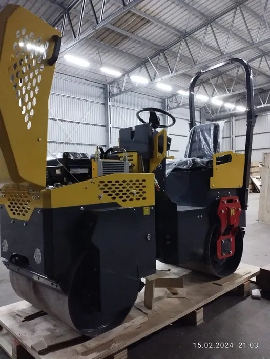 cestný valec 1 tona briggs & stratton usa originál cestný valec 1 tona briggs & stratton usa originál